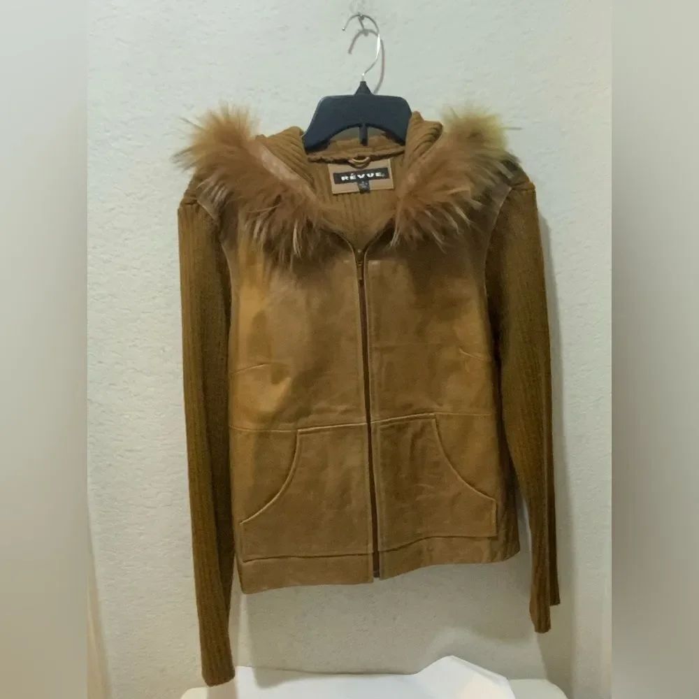 Revue sweater 100% lamb Leather Jacket Women’s Size 8 hoodie fur accent